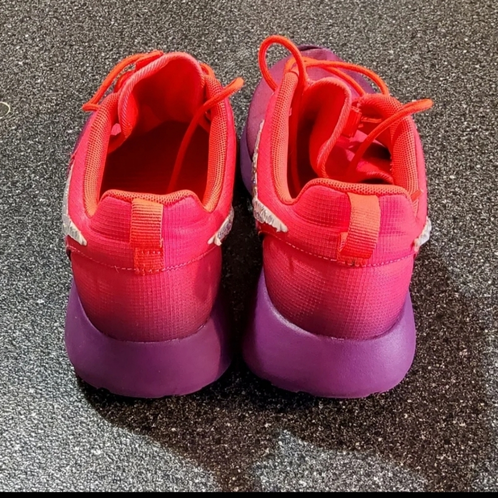 Women's Roshe Nike Sneakers Size 7 Pink Purple Silver Used - Picture 6 of 8